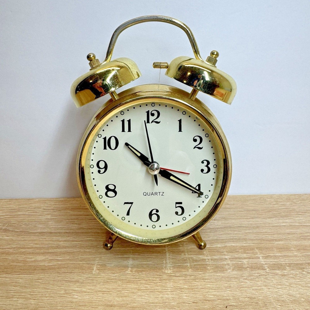 Gold Tone Twin Bell Quartz Alarm Clock Retro‎ Analog Battery Operated